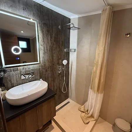 Peralun Lux *